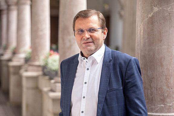 Portrait_LAbg._Ecker.jpg  